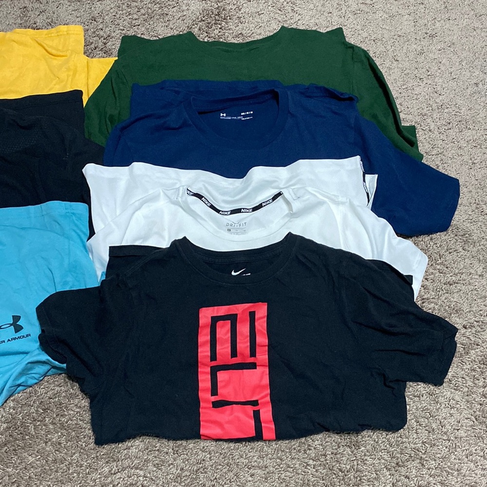 8 pack of Mens t shirts